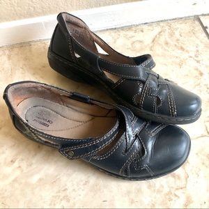 Clark’s Navy Mary Janes, leather size 9